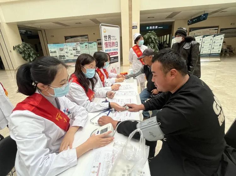 简篇-忻州市人民医院呼吸科“世界慢阻肺日”义诊宣传活动 图片